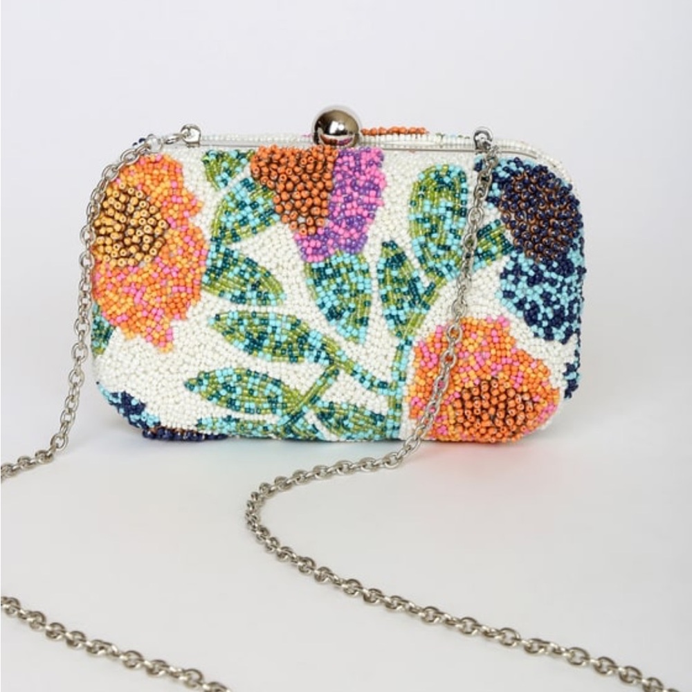 Lulus tour of blooms beaded clutch. Perfect for vacay vibes!